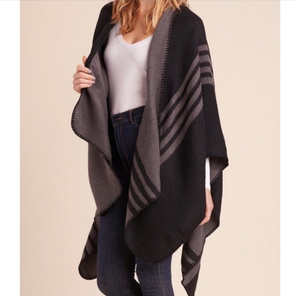 BB Dakota | reversible black & gray poncho - Picture 2 of 10